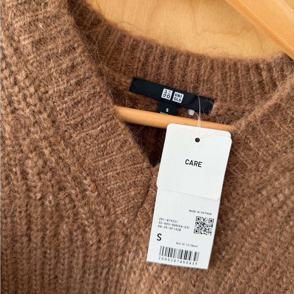 Uniqlo Women's V-Neck Sweater in Warm Brown NWT - Picture 3 of 6